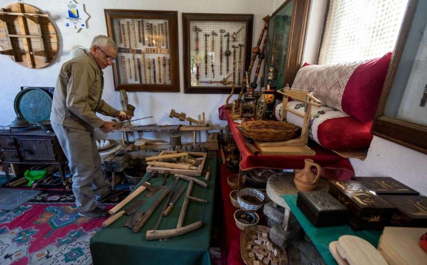 Čibučar Halilović iz Goduše decenijama izrađuje rukotvorine od drveta